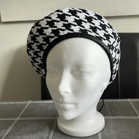 Gorgeous Houndstooth Tam Reversible to Black able to be tightened leather rim. - Picture 2 of 8